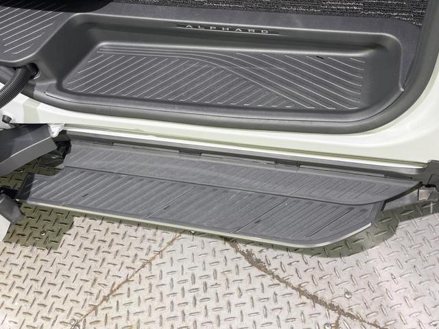 アルファード Ｚ　ムーンルーフ　後席モニター　１４型ナビ付ＤＡ　全周囲カメラ　ユニバーサルステップ　デジタルインナーミラー　前席中列シートベンチレーション　両側電動スライドドア　セーフティセンス　電動オットマン　禁煙車（7枚目）