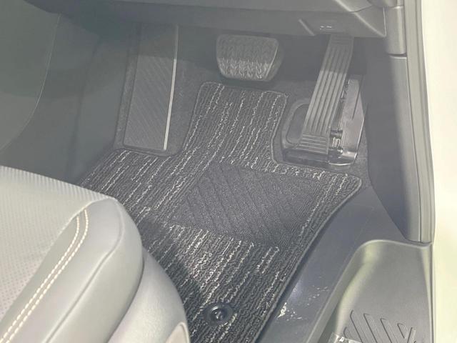 アルファード Ｚ　ムーンルーフ　後席モニター　１４型ナビ付ＤＡ　全周囲カメラ　ユニバーサルステップ　デジタルインナーミラー　前席中列シートベンチレーション　両側電動スライドドア　セーフティセンス　電動オットマン　禁煙車（21枚目）