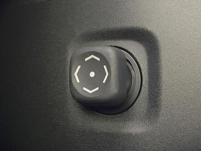 アルファード Ｚ　ムーンルーフ　後席モニター　１４型ナビ付ＤＡ　全周囲カメラ　ユニバーサルステップ　デジタルインナーミラー　前席中列シートベンチレーション　両側電動スライドドア　セーフティセンス　電動オットマン　禁煙車（30枚目）