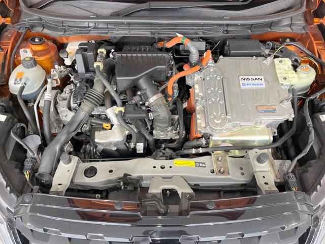 キックス Ｘ　ツートーンインテリアエディション　純正フルエアロ　純正９型ＳＤナビ　全周囲カメラ　エマージェンシーブレーキ　プロパイロット　デジタルインナーミラー　禁煙車　コーナーセンサー　シートヒーター　ＬＥＤヘッド／フォグ　２トーン合皮シート（18枚目）