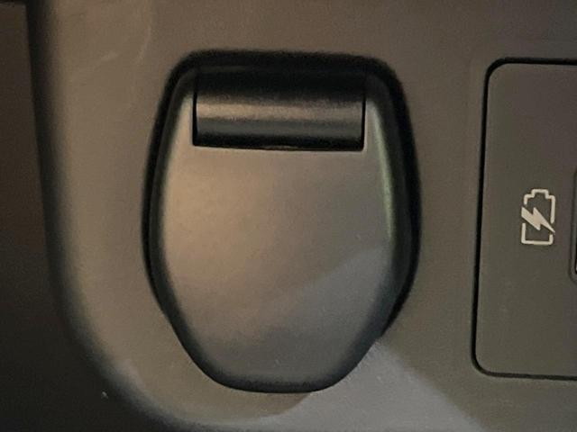 キックス Ｘ　ツートーンインテリアエディション　純正フルエアロ　純正９型ＳＤナビ　全周囲カメラ　エマージェンシーブレーキ　プロパイロット　デジタルインナーミラー　禁煙車　コーナーセンサー　シートヒーター　ＬＥＤヘッド／フォグ　２トーン合皮シート（41枚目）