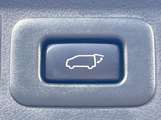 アルファード ２．５Ｓ　Ｃパッケージ　後席モニター　１１型ＢＩＧ－Ｘナビ　バックカメラ　シーケンシャルターンランプ　セーフティセンス　レーダークルーズ　禁煙車　パワーバックドア　シートベンチレーション　助手席／中列電動オットマン　ＥＴＣ（7枚目）