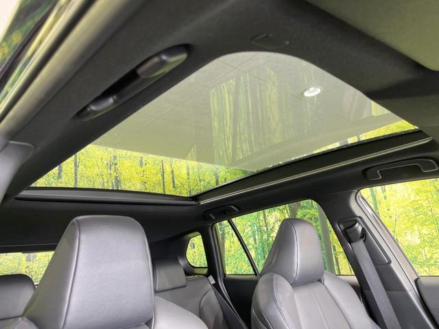 カローラクロス ハイブリッド Z ガラスルーフ 10.5型ナビ 全周囲カメラ セーフティセンス レーダークルーズ BSM 禁煙車 電動リアゲート ハーフレザーシート パワーシート ドラレコ コーナーセンサー スマートキー(3枚目)