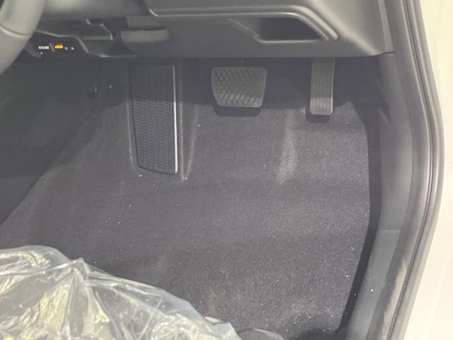 ヴェゼル ｅ：ＨＥＶ　Ｚ　登録済未使用車　９型メーカーナビ　全周囲カメラ　ホンダセンシング　ＢＳＭ　レーダークルーズ　電動リアゲート　ハーフレザーシート　コーナーセンサー　スマートキー　ＬＥＤヘッド　ＥＴＣ２．０（49枚目）