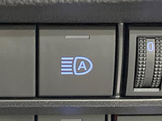 ヴォクシー ハイブリッドＳ－Ｚ　後席モニター　快適利便パッケージｈｉｇｈ　純正１０．５型ＤＡプラス　バックカメラ　ＢＳＭ　両側電動スライドドア　セーフティセンス　レーダークルーズ　電動リアゲート　禁煙車　前席中列シートヒーター（45枚目）