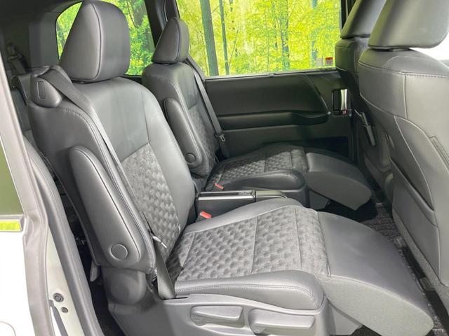 ヴォクシー ハイブリッドＳ－Ｚ　後席モニター　快適利便パッケージｈｉｇｈ　純正１０．５型ＤＡプラス　バックカメラ　ＢＳＭ　両側電動スライドドア　セーフティセンス　レーダークルーズ　電動リアゲート　禁煙車　前席中列シートヒーター（62枚目）