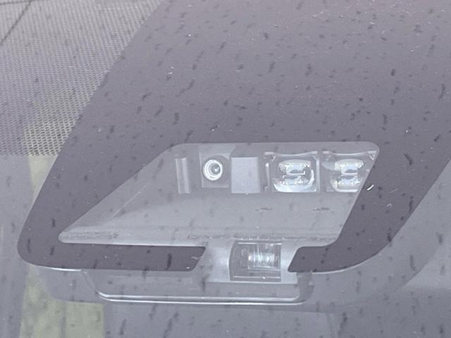 ヴォクシー ＺＳ　煌ＩＩＩ　両側電動スライドドア　純正９型ナビ　バックカメラ　セーフティセンス　禁煙車　ハーフレザーシート　ビルトインＥＴＣ　前後ドラレコ　ＬＥＤヘッド／フォグ　リアオートエアコン　クルコン　純正１６インチＡＷ（6枚目）