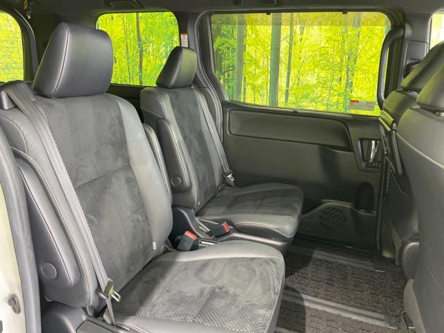 ヴォクシー ＺＳ　煌ＩＩＩ　両側電動スライドドア　純正９型ナビ　バックカメラ　セーフティセンス　禁煙車　ハーフレザーシート　ビルトインＥＴＣ　前後ドラレコ　ＬＥＤヘッド／フォグ　リアオートエアコン　クルコン　純正１６インチＡＷ（9枚目）