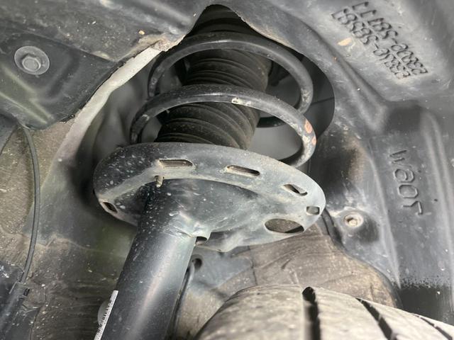 ヴォクシー ＺＳ　煌ＩＩＩ　両側電動スライドドア　純正９型ナビ　バックカメラ　セーフティセンス　禁煙車　ハーフレザーシート　ビルトインＥＴＣ　前後ドラレコ　ＬＥＤヘッド／フォグ　リアオートエアコン　クルコン　純正１６インチＡＷ（20枚目）