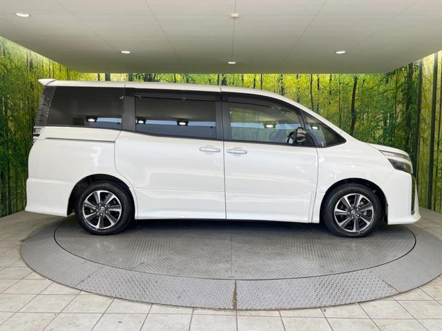 ヴォクシー ＺＳ　煌ＩＩＩ　両側電動スライドドア　純正９型ナビ　バックカメラ　セーフティセンス　禁煙車　ハーフレザーシート　ビルトインＥＴＣ　前後ドラレコ　ＬＥＤヘッド／フォグ　リアオートエアコン　クルコン　純正１６インチＡＷ（53枚目）