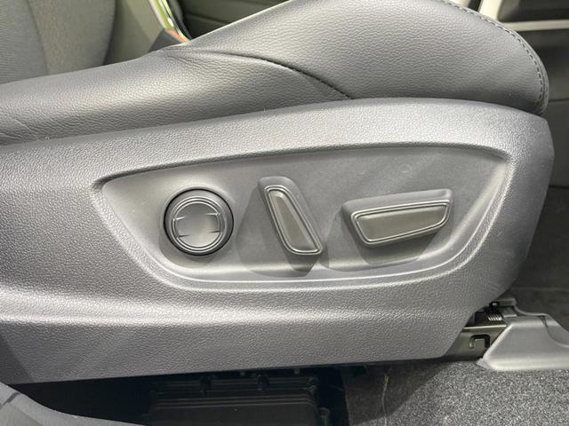 カローラクロス ハイブリッド Z ガラスルーフ トヨタチームメイト 禁煙車 純正10.5型ナビ付DA 全周囲カメラ セーフティセンス ブラインドスポット レーダークルーズ 100V電源 ワイヤレス充電 ハーフレザーシート ETC2.0(29枚目)