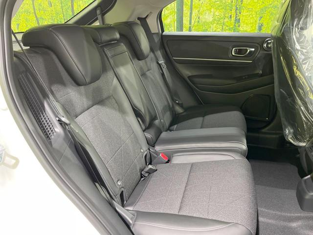 ヴェゼル ｅ：ＨＥＶ　Ｚ　登録済未使用車　メーカー９型ナビ　全周囲カメラ　プレミアムオーディオ　ホンダセンシング　アダプティブクルーズ　ＥＴＣ２．０　フルセグ　ワイヤレス充電　ハーフレザーシート　ハンズフリーパワーバックドア（9枚目）