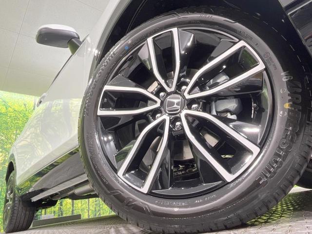 ヴェゼル ｅ：ＨＥＶ　Ｚ　登録済未使用車　メーカー９型ナビ　全周囲カメラ　プレミアムオーディオ　ホンダセンシング　アダプティブクルーズ　ＥＴＣ２．０　フルセグ　ワイヤレス充電　ハーフレザーシート　ハンズフリーパワーバックドア（13枚目）