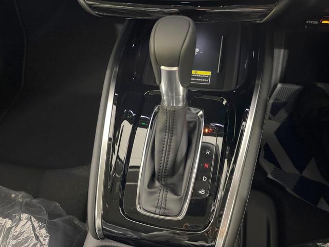 ヴェゼル ｅ：ＨＥＶ　Ｚ　登録済未使用車　メーカー９型ナビ　全周囲カメラ　プレミアムオーディオ　ホンダセンシング　アダプティブクルーズ　ＥＴＣ２．０　フルセグ　ワイヤレス充電　ハーフレザーシート　ハンズフリーパワーバックドア（23枚目）