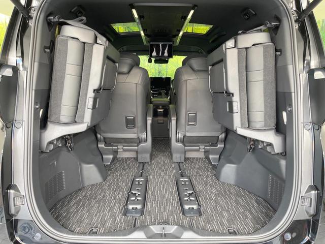 後席を格納すると、これだけの広さが！シーンに合わせたシートアレンジで、大きな荷物も積むことが出来ます♪