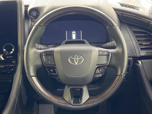 【ステアリングヒーター】冬場に冷たくなりやすい革巻きステアリングを、スイッチ一つで素早く適温に！エアコンよりも早く温まってくれるので、寒い日の運転も快適になりますね♪