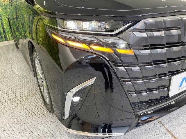 【三眼ＬＥＤヘッドライト】スタイリッシュな見た目の三眼ＬＥＤヘッドライトを装備♪スタイルだけでなく、夜間の走行も視界良好で安心してお乗りいただけます。