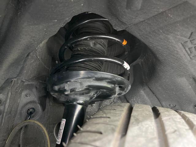 お車を安心してお乗りいただく為には、足回りの定期点検が欠かせません。サービスサポート（有償保証）では無料点検もご提供しており、安心のカーライフをお過ごしいただけるサポート体制が整っています。