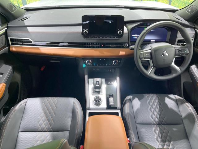 アウトランダーPHEV P パノラマサンルーフ メーカー9型ナビ 全周囲カメラ BOSEサウンド ルーフレール 100V電源 マイパイロット eアシスト 禁煙車 電動リアゲート レザーシート コーナーセンサー LEDヘッド(2枚目)