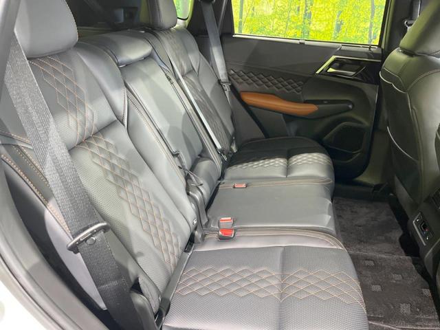 アウトランダーPHEV P パノラマサンルーフ メーカー9型ナビ 全周囲カメラ BOSEサウンド ルーフレール 100V電源 マイパイロット eアシスト 禁煙車 電動リアゲート レザーシート コーナーセンサー LEDヘッド(9枚目)