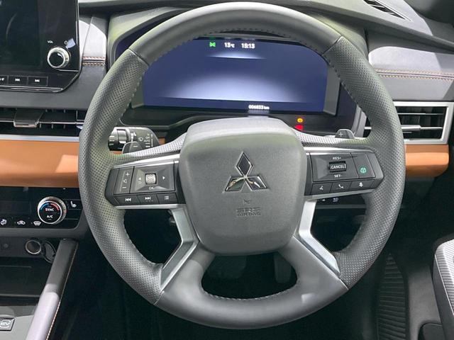 アウトランダーPHEV P パノラマサンルーフ メーカー9型ナビ 全周囲カメラ BOSEサウンド ルーフレール 100V電源 マイパイロット eアシスト 禁煙車 電動リアゲート レザーシート コーナーセンサー LEDヘッド(12枚目)