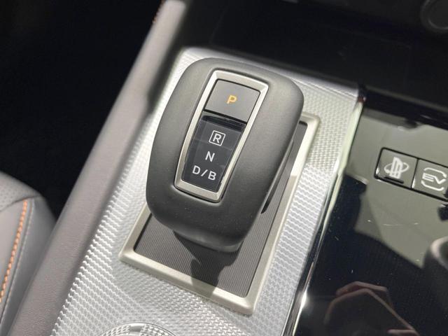 アウトランダーPHEV P パノラマサンルーフ メーカー9型ナビ 全周囲カメラ BOSEサウンド ルーフレール 100V電源 マイパイロット eアシスト 禁煙車 電動リアゲート レザーシート コーナーセンサー LEDヘッド(26枚目)