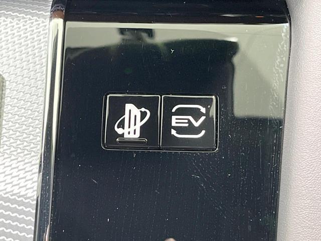 アウトランダーPHEV P パノラマサンルーフ メーカー9型ナビ 全周囲カメラ BOSEサウンド ルーフレール 100V電源 マイパイロット eアシスト 禁煙車 電動リアゲート レザーシート コーナーセンサー LEDヘッド(28枚目)