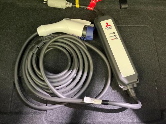 アウトランダーPHEV P パノラマサンルーフ メーカー9型ナビ 全周囲カメラ BOSEサウンド ルーフレール 100V電源 マイパイロット eアシスト 禁煙車 電動リアゲート レザーシート コーナーセンサー LEDヘッド(42枚目)