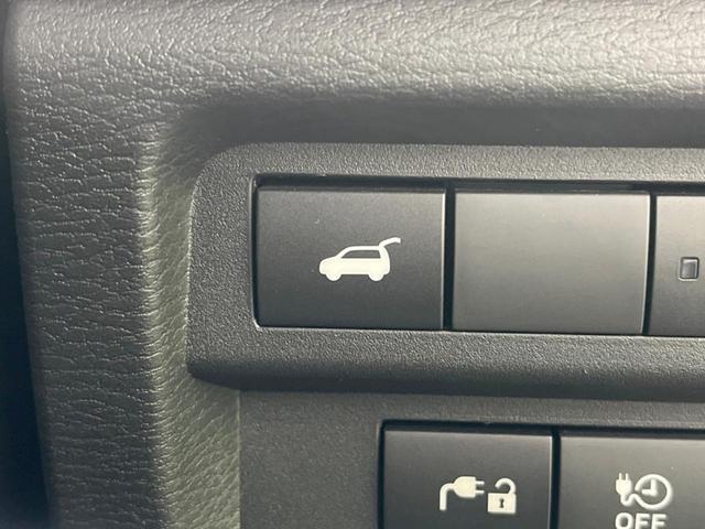 アウトランダーPHEV P パノラマサンルーフ メーカー9型ナビ 全周囲カメラ BOSEサウンド ルーフレール 100V電源 マイパイロット eアシスト 禁煙車 電動リアゲート レザーシート コーナーセンサー LEDヘッド(43枚目)