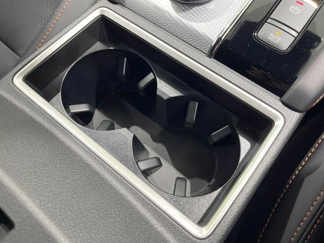 アウトランダーPHEV P パノラマサンルーフ メーカー9型ナビ 全周囲カメラ BOSEサウンド ルーフレール 100V電源 マイパイロット eアシスト 禁煙車 電動リアゲート レザーシート コーナーセンサー LEDヘッド(51枚目)