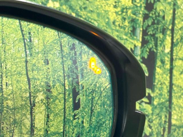 ヴェゼル ｅ：ＨＥＶ　ＰＬａＹ　パノラマルーフ　メーカー９型ナビ　バックカメラ　ホンダセンシング　ＢＳＭ　禁煙　電動リアゲート　ハーフレザーシート　デジタルインナーミラー　コーナーセンサー　シートヒーター　置くだけ充電　ＬＥＤヘッド（5枚目）