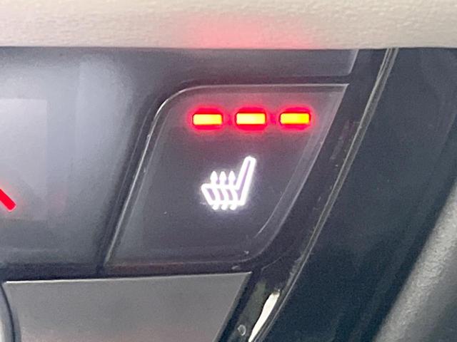 ヴェゼル ｅ：ＨＥＶ　ＰＬａＹ　パノラマルーフ　メーカー９型ナビ　バックカメラ　ホンダセンシング　ＢＳＭ　禁煙　電動リアゲート　ハーフレザーシート　デジタルインナーミラー　コーナーセンサー　シートヒーター　置くだけ充電　ＬＥＤヘッド（6枚目）