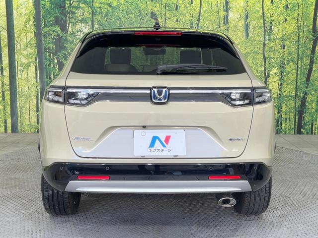 ヴェゼル ｅ：ＨＥＶ　ＰＬａＹ　パノラマルーフ　メーカー９型ナビ　バックカメラ　ホンダセンシング　ＢＳＭ　禁煙　電動リアゲート　ハーフレザーシート　デジタルインナーミラー　コーナーセンサー　シートヒーター　置くだけ充電　ＬＥＤヘッド（15枚目）