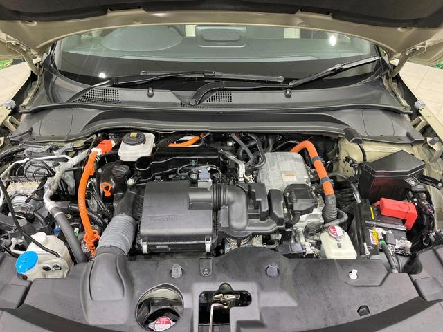 ヴェゼル ｅ：ＨＥＶ　ＰＬａＹ　パノラマルーフ　メーカー９型ナビ　バックカメラ　ホンダセンシング　ＢＳＭ　禁煙　電動リアゲート　ハーフレザーシート　デジタルインナーミラー　コーナーセンサー　シートヒーター　置くだけ充電　ＬＥＤヘッド（18枚目）