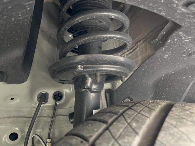 ヴェゼル ｅ：ＨＥＶ　ＰＬａＹ　パノラマルーフ　メーカー９型ナビ　バックカメラ　ホンダセンシング　ＢＳＭ　禁煙　電動リアゲート　ハーフレザーシート　デジタルインナーミラー　コーナーセンサー　シートヒーター　置くだけ充電　ＬＥＤヘッド（20枚目）