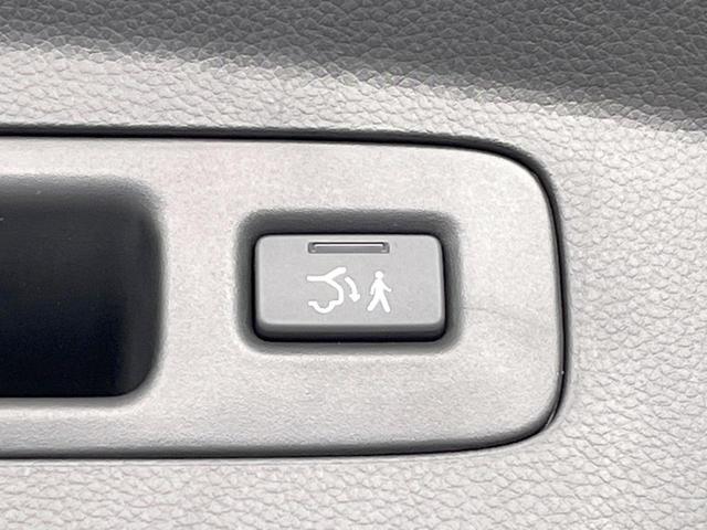 ヴェゼル ｅ：ＨＥＶ　ＰＬａＹ　パノラマルーフ　メーカー９型ナビ　バックカメラ　ホンダセンシング　ＢＳＭ　禁煙　電動リアゲート　ハーフレザーシート　デジタルインナーミラー　コーナーセンサー　シートヒーター　置くだけ充電　ＬＥＤヘッド（32枚目）