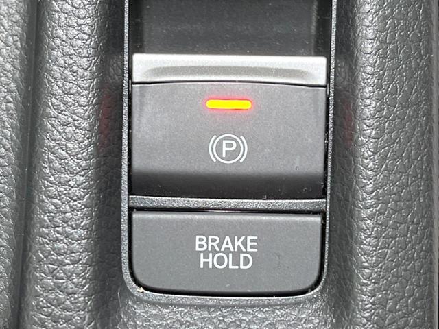 ヴェゼル ｅ：ＨＥＶ　ＰＬａＹ　パノラマルーフ　メーカー９型ナビ　バックカメラ　ホンダセンシング　ＢＳＭ　禁煙　電動リアゲート　ハーフレザーシート　デジタルインナーミラー　コーナーセンサー　シートヒーター　置くだけ充電　ＬＥＤヘッド（34枚目）