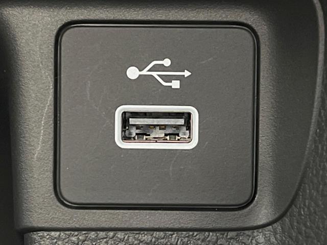 ヴェゼル ｅ：ＨＥＶ　ＰＬａＹ　パノラマルーフ　メーカー９型ナビ　バックカメラ　ホンダセンシング　ＢＳＭ　禁煙　電動リアゲート　ハーフレザーシート　デジタルインナーミラー　コーナーセンサー　シートヒーター　置くだけ充電　ＬＥＤヘッド（38枚目）