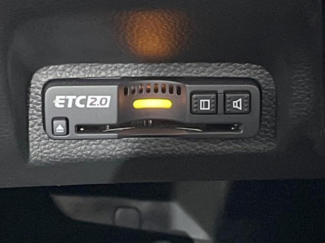 ヴェゼル ｅ：ＨＥＶ　ＰＬａＹ　パノラマルーフ　メーカー９型ナビ　バックカメラ　ホンダセンシング　ＢＳＭ　禁煙　電動リアゲート　ハーフレザーシート　デジタルインナーミラー　コーナーセンサー　シートヒーター　置くだけ充電　ＬＥＤヘッド（51枚目）