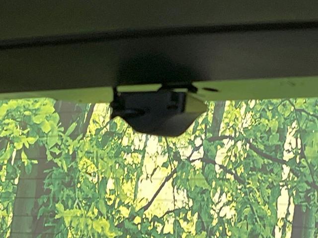 ヴェゼル ｅ：ＨＥＶ　ＰＬａＹ　パノラマルーフ　メーカー９型ナビ　バックカメラ　ホンダセンシング　ＢＳＭ　禁煙　電動リアゲート　ハーフレザーシート　デジタルインナーミラー　コーナーセンサー　シートヒーター　置くだけ充電　ＬＥＤヘッド（55枚目）