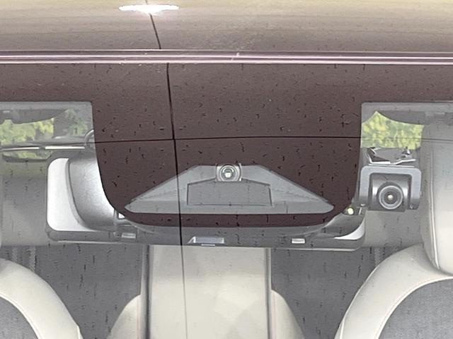 ヴェゼル ｅ：ＨＥＶ　ＰＬａＹ　パノラマルーフ　メーカー９型ナビ　バックカメラ　ホンダセンシング　ＢＳＭ　禁煙　電動リアゲート　ハーフレザーシート　デジタルインナーミラー　コーナーセンサー　シートヒーター　置くだけ充電　ＬＥＤヘッド（57枚目）