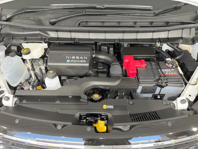 セレナ e-パワー ハイウェイスターV 登録済未使用車 メーカー12.3型ナビ 全周囲カメラ プロパイロット エマージェンシーブレーキ デジタルインナーミラー BSM コーナーセンサー LEDヘッド/フォグ ワイヤレス充電 ETC2.0(18枚目)