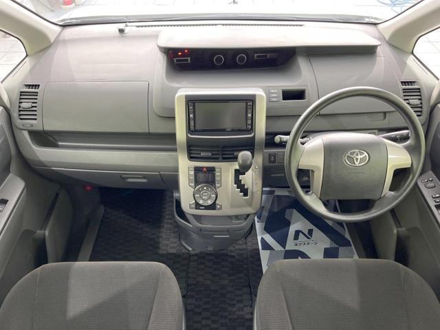 ヴォクシー X Lエディション 後席モニター 純正HDDナビ 電動スライドドア 禁煙車 スマートキー HIDヘッド デュアルエアコン CD/DVD再生 フルセグTV 15インチアルミホイール 8人乗り(2枚目)