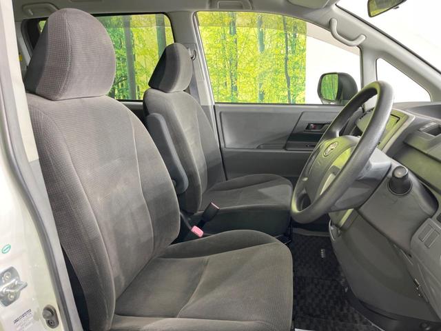 ヴォクシー X Lエディション 後席モニター 純正HDDナビ 電動スライドドア 禁煙車 スマートキー HIDヘッド デュアルエアコン CD/DVD再生 フルセグTV 15インチアルミホイール 8人乗り(8枚目)