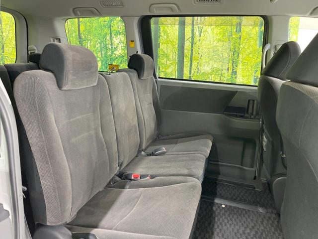 ヴォクシー X Lエディション 後席モニター 純正HDDナビ 電動スライドドア 禁煙車 スマートキー HIDヘッド デュアルエアコン CD/DVD再生 フルセグTV 15インチアルミホイール 8人乗り(9枚目)