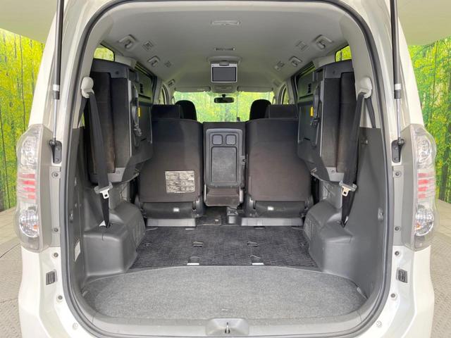 ヴォクシー X Lエディション 後席モニター 純正HDDナビ 電動スライドドア 禁煙車 スマートキー HIDヘッド デュアルエアコン CD/DVD再生 フルセグTV 15インチアルミホイール 8人乗り(11枚目)