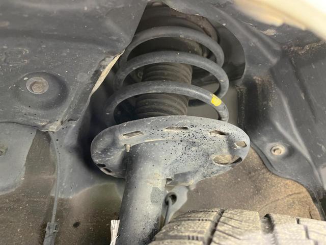 ヴォクシー X Lエディション 後席モニター 純正HDDナビ 電動スライドドア 禁煙車 スマートキー HIDヘッド デュアルエアコン CD/DVD再生 フルセグTV 15インチアルミホイール 8人乗り(20枚目)