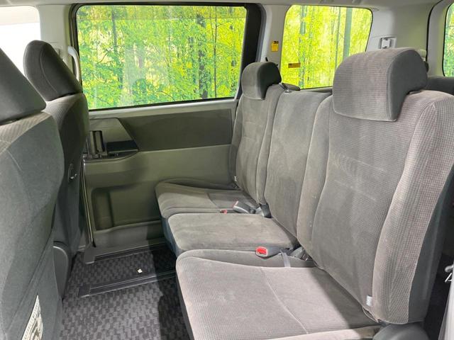 ヴォクシー X Lエディション 後席モニター 純正HDDナビ 電動スライドドア 禁煙車 スマートキー HIDヘッド デュアルエアコン CD/DVD再生 フルセグTV 15インチアルミホイール 8人乗り(31枚目)
