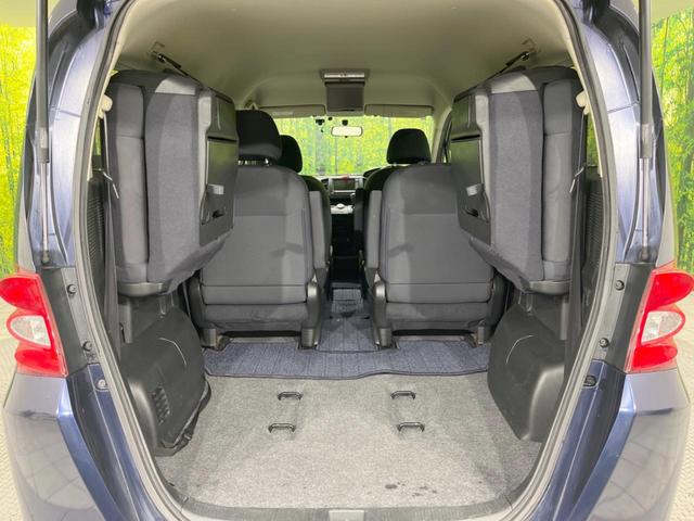 フリード Ｇ　Ｌパッケージ　後席モニター　メーカーＨＤＤナビ　バックカメラ　禁煙車　ＥＴＣ　オートエアコン　ＣＤ／ＤＶＤ再生　地デジＴＶ　ステアリングスイッチ　７人乗り　ウインカーミラー　２列目キャプテンシート（11枚目）