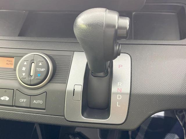 フリード Ｇ　Ｌパッケージ　後席モニター　メーカーＨＤＤナビ　バックカメラ　禁煙車　ＥＴＣ　オートエアコン　ＣＤ／ＤＶＤ再生　地デジＴＶ　ステアリングスイッチ　７人乗り　ウインカーミラー　２列目キャプテンシート（24枚目）